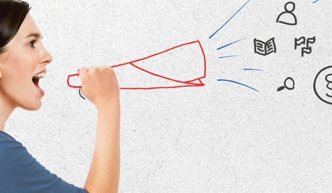 Frau mit Flüstertüte